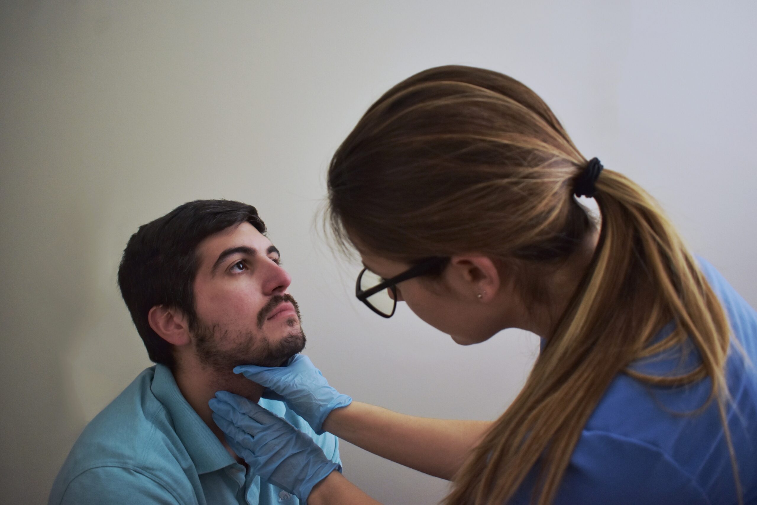 Herpes zóster en cuello y espalda: causas y factores asociados